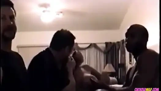 Aldatılan orta yaşlı seksi kadın - gavat orta yaşlı seksi kadın hepimiz gavat oyunu hakkındayız. Arkadaşlarım ve ben sert eş değiştirenleriz ve tanışmak isterim