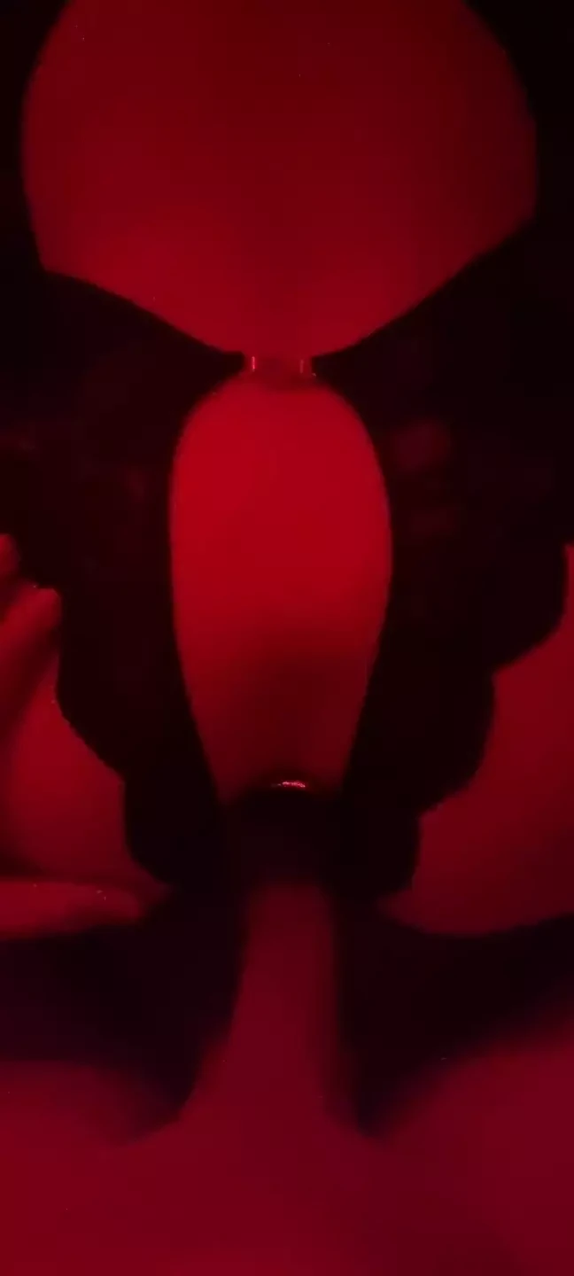 Une levrette avec son plug