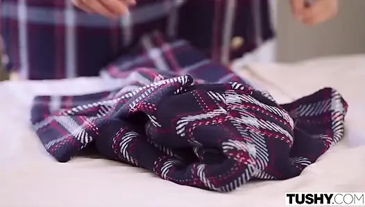 TUSHY ее очко жаждло, чтобы над ней доминировали