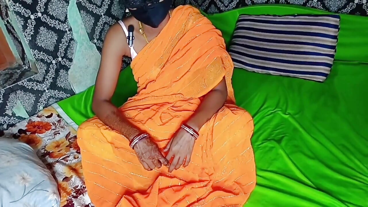 Hot Bhabhi Surprice 7 Inch Dragon Condome Fucking Small Pusssy and Enjoy with Darty Talking