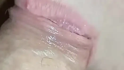 Моя новая мачеха пришла навестить меня ночью и делала минет, пока я не кончила ей в рот.