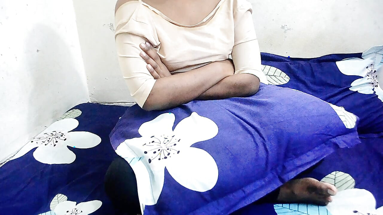 Encontrei camisinha na bolsa da minha meia-irmã e agora quero fazer sexo com ela.