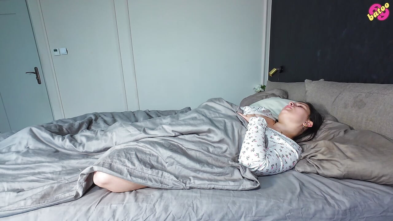 amateur wife solo masturbating her hot pussy