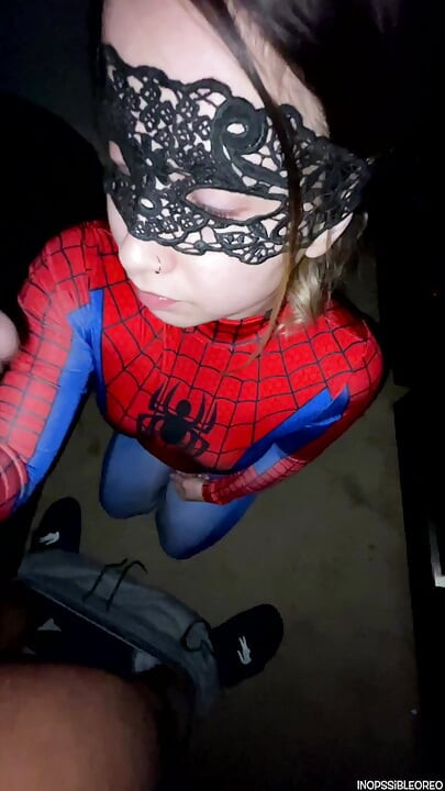 Spidey woman takes big black cock in cosplay sex
