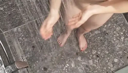 Seifst du mich ein? Schweizer Mädchen unter der dusche