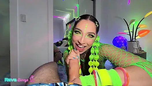 Schlampe mit piercing augen, madison wilde nimmt den DJ für eine fahrt!