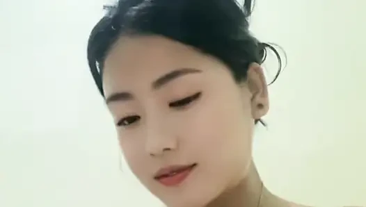 Ibu-ibu sange dengan toket besar lagi sendirian di rumah