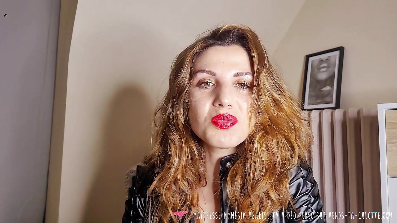 Vends-ta-culotte - Humiliation of a small cock loser by a beautiful French dominatrix
