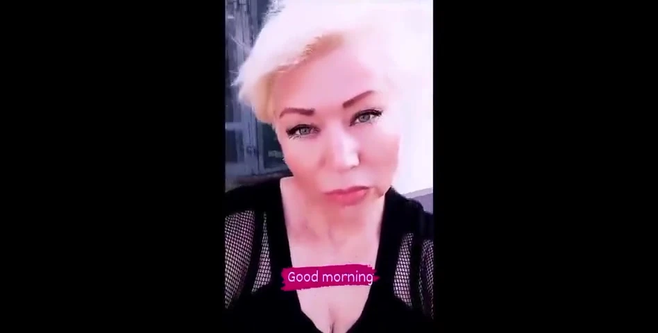 Rus yazar Peter Stone, ünlü web kamerası fahişesi Aimee'nin kanuni karısını tüm dünyanın önünde neşeli bir şekilde sikiyor