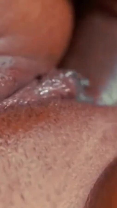 Aman steckte seinen schwanz zwischen ihre lippen und lutschte ihn. | Clip 1