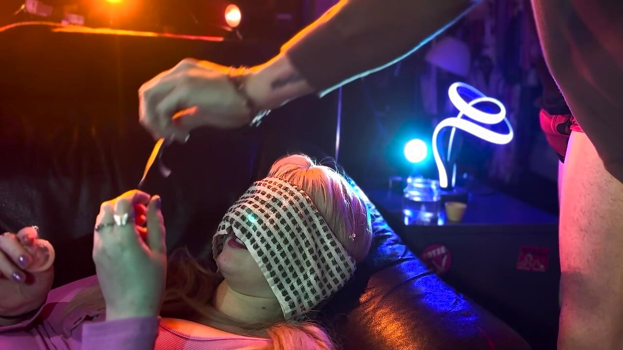 Moj očuh me uči kako koristiti kondom