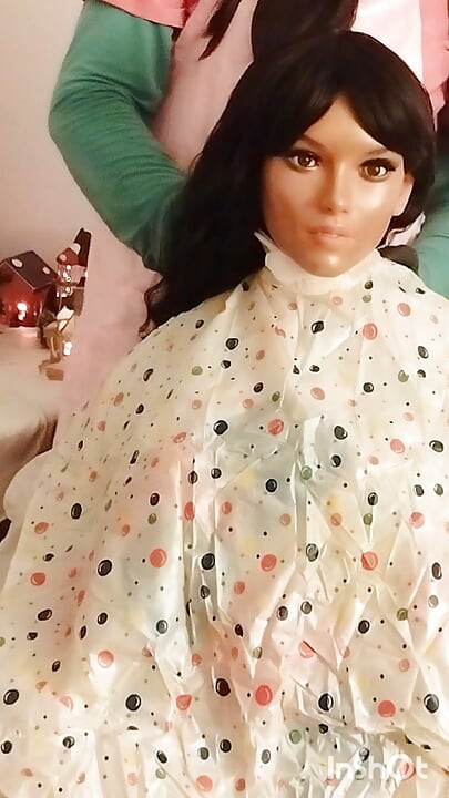 Nikki ebony sex doll colorful short hairdressing cape modeling session