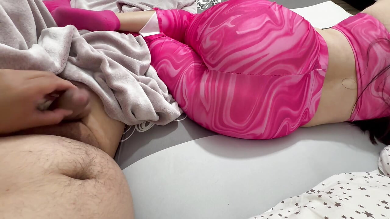 Hete Indische stiefzus in strakke legging grote kont, diep in keel intense pov creampie