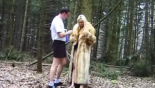 Einlauf-top schätzchen wichst großen schwanz, während sie xxl einlauf bekommt