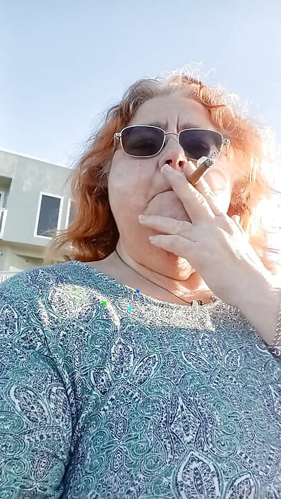 Beachy Smoke Break! I Took a Walk on the Windy Beach!