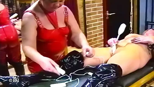 Голландские покорные женщины, 2 сцены в 1