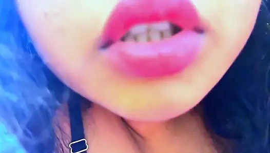 Arabische muslimische heißes zimmermädchen vögelt auf hotelbett Kissen dann sieht ein fremder ihren dicken arsch und beginnt handjob