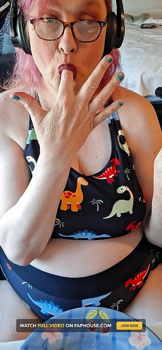 Dinosaur Girl Eats Breakfast!