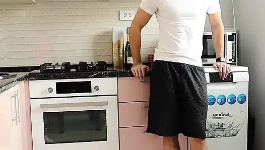 En iyi arkadaşının erkek arkadaşını baştan çıkardı. Adam amına girdi