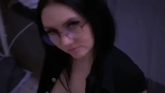 Kadın kaygan yarak emiyor
