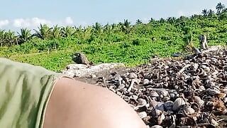 हॉट एशियाई कमसिन लड़के का समुद्र तट पर वीर्य निकालना