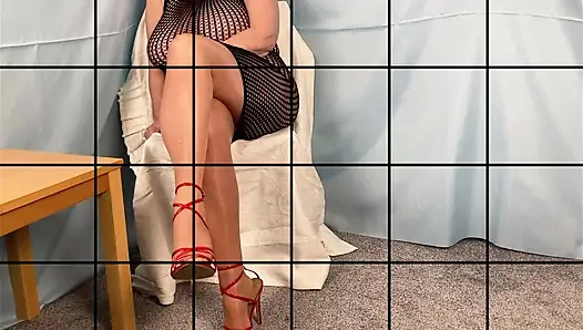 Ступни миссис зрелой и ее блестящие колготки