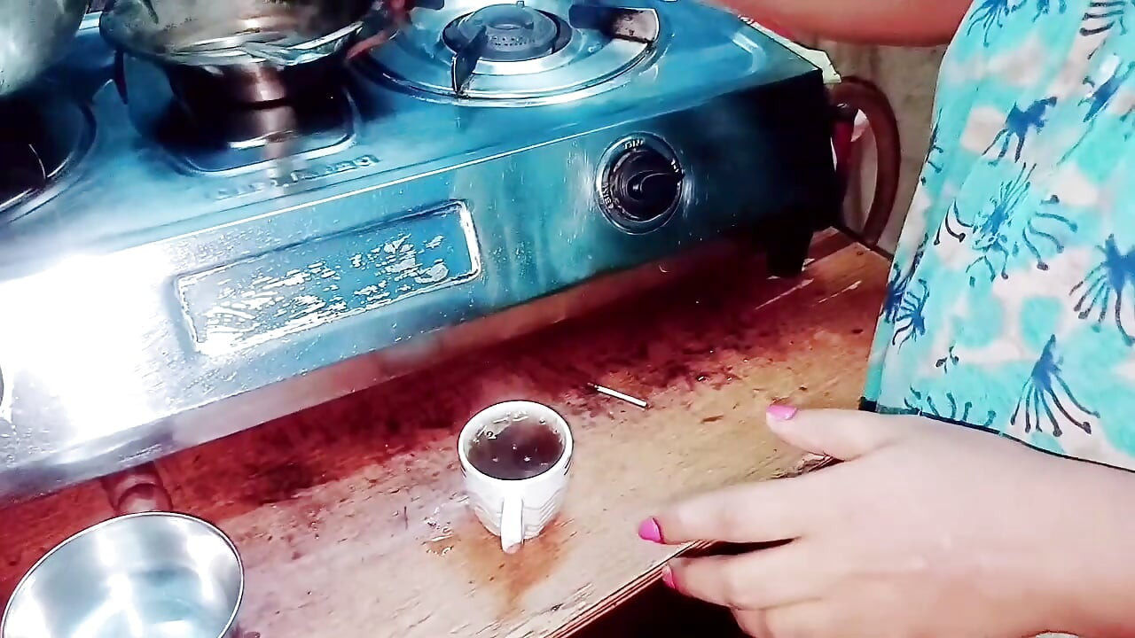 Seks hot adik tiri DESI India (BAHAGIAN 1) dengan audio bahasa Hindi