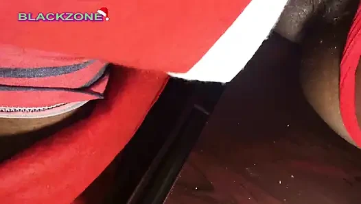 Der weihnachtsmann kam ihr an Weihnachten einen überraschenden besuch zu hause