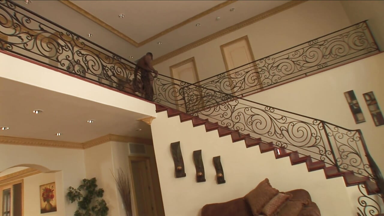 Schönes saftiges cameltoe der schlampe pulsiert weit offen für riesigen pecker hämmern