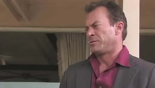 Baskın sosis, vahşi koltukta iki azgın Asyalı orospu ile üçlü ilişkide sevişiyor!