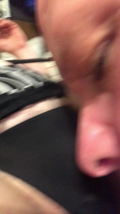 เลียหีสาวผิวขาว