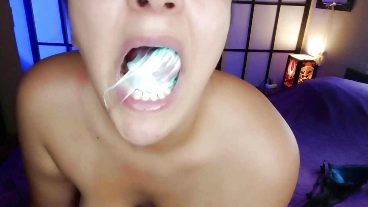 Melancap Dalam Semasa Mengunyah Bubblegum - Bunny Looner
