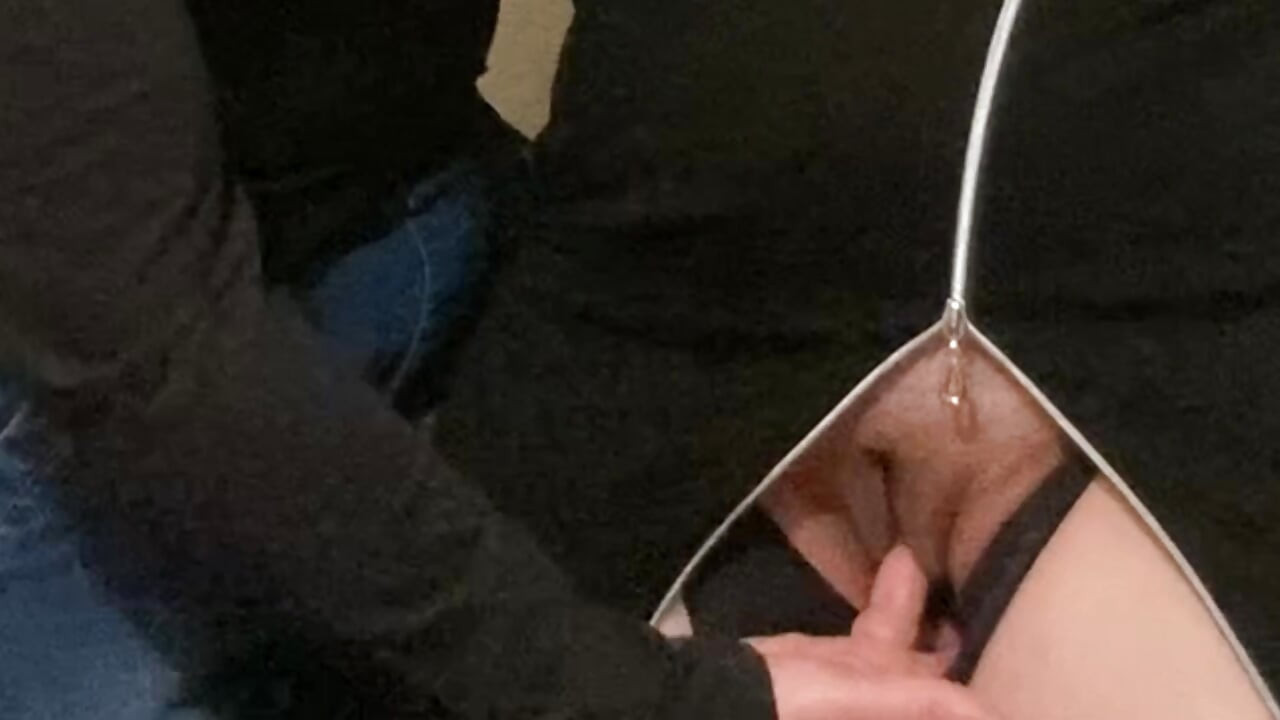 OMG! Ditembusi Di Bawah Pakaian Di Kereta Api Bawah Tanah! Jolok orang asing di bawah pakaian