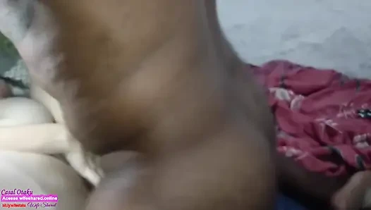 Adamın yarağı için çıldırdı. Maskesiz tamamen özel