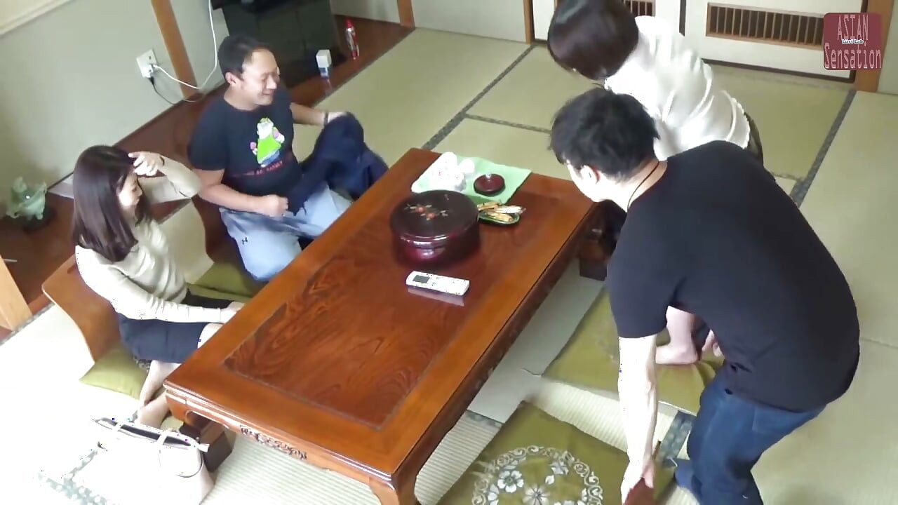 Các cặp đôi trung niên thống trị niềm đam mê của họ tại một bữa tiệc hoán đổi vợ ướt gợi - ep2