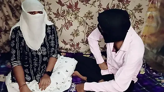 Ruft das junge mädchen der freundin nach hause und fickt sie hart