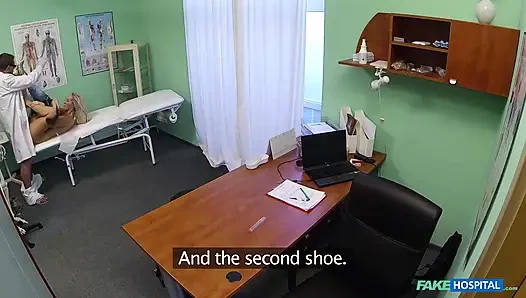 Fake hospital - güzel fışkırtan sarışınlar migreni yarağımla tedavi ediyor