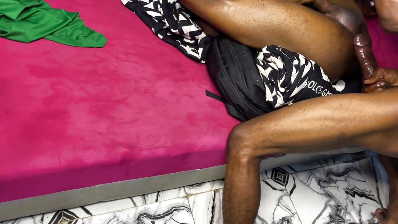 Il tecnico generatore mi ha scopato il buco del finocchio