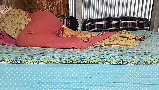 Adik tiri dengan desa pertama kali di rumah