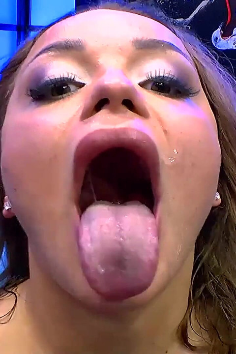 Brunette Slut in Ggg Blowbang Swallowing Cum