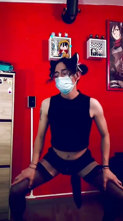 Sexy little dance for you to pull and cum.
