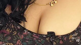 Desi Ấn Độ geetahousewife lớn tự nhiên ngực