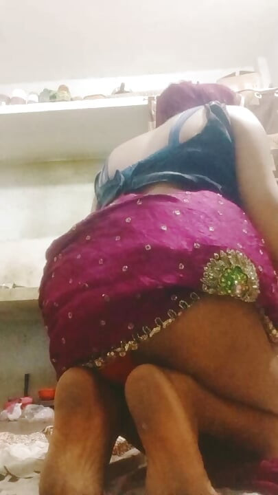 Urvashi Rani saree phnke masti krte krte apne devar ke sath
