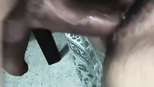 Üvey erkek kardeş üvey kız kardeşini sert sikişirken yakaladı. Hintli üniversiteli kız viral video