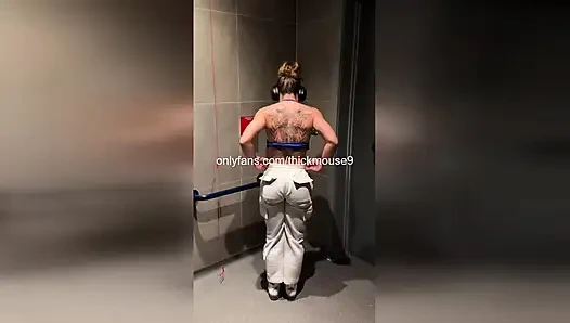18-летнюю Влиятельную трахнули в гэнгбэнге во время сессии IG Live "Вопросы и удары"