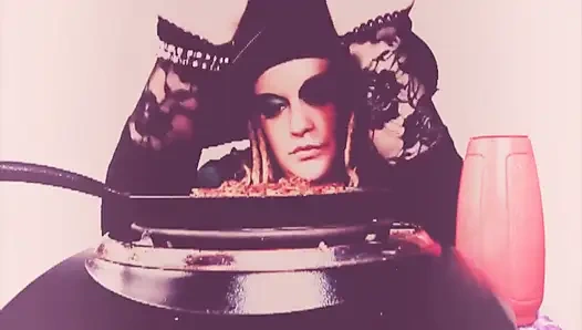 Pengakuan piggie sebelum aku menyerup dagingnya yang lembut ke tenggorokanku