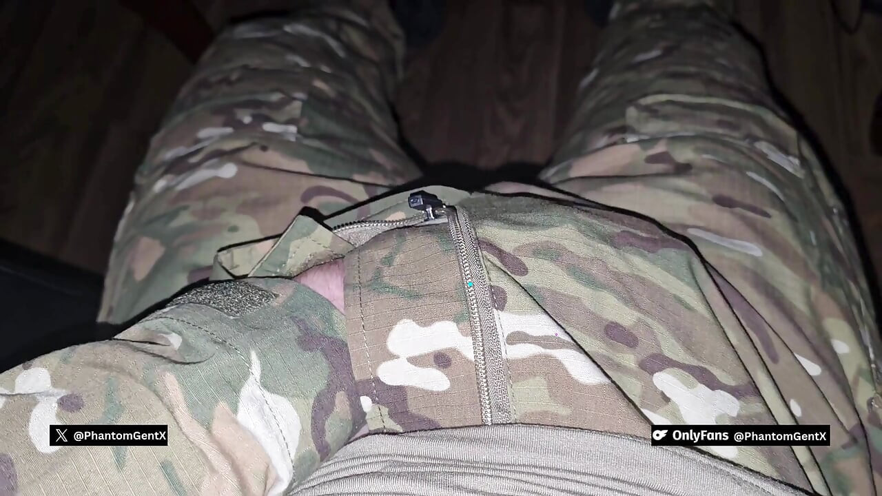 German Dirtytalk! Muscular soldier is totally horny and jerks off his huge cock