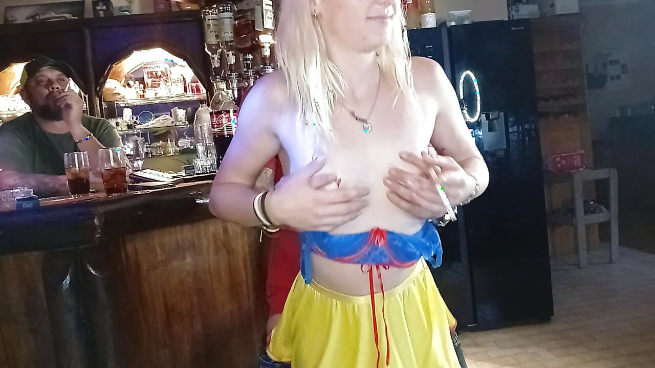 Plaisir coquin avec sa belle-fille qui adore le cosplay