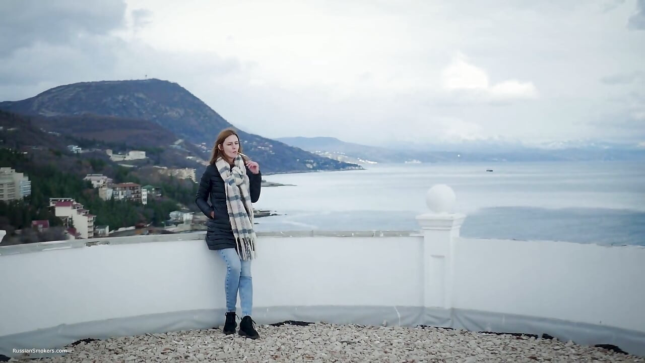 Coastal Smoke Moment Quiet Breeze Scenic View