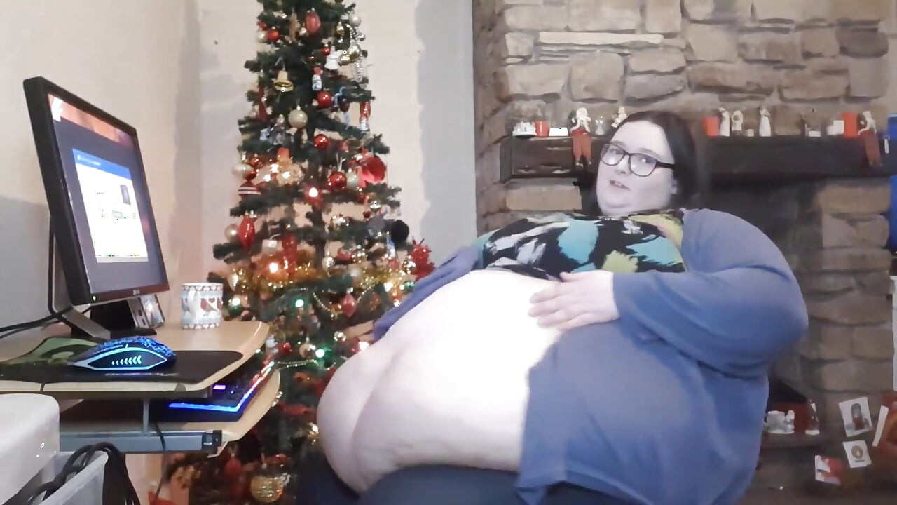 Cea mai grasă fată de la serviciu își freacă burta